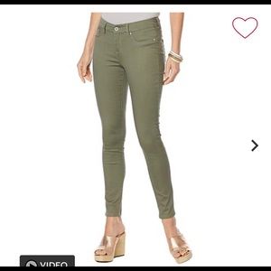 Jessica Simpson relaxed skinny crop